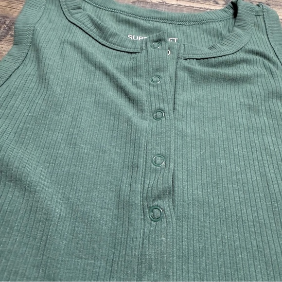 Super Soft Torrid Green Sleeveless Henley Robbed Women's Size 1X - Picture 3 of 9